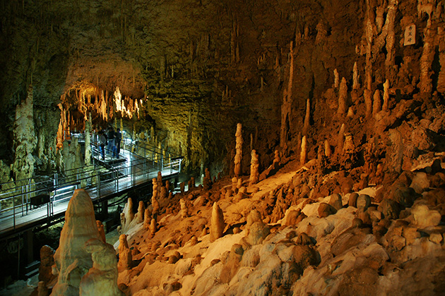 Gyokusen-do Cave