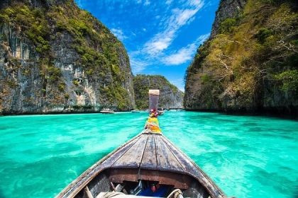 Driving-Speedboat-in-Phi-Phi-Islands - Thailand shore excursions