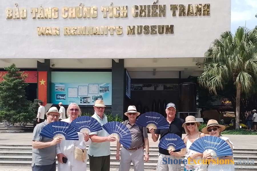 Group customers with Shore Excursions Asia hand fan