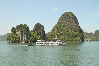 Halong Bay Shore Excursions with a Cruise